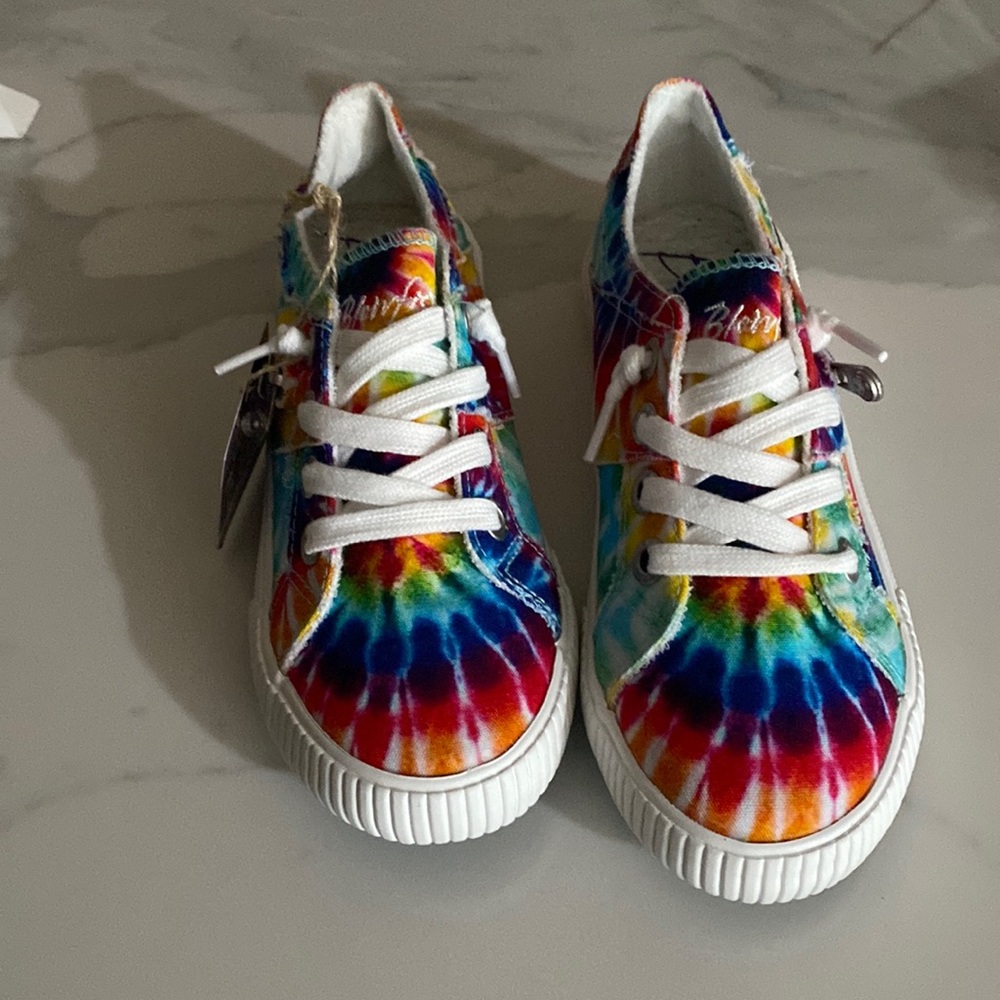 Blowfish Malibu canvas sneaker, rainbow size 6